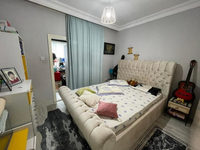 YENİBOĞAZİÇİNDE SATILIK 7 ODALI FIRSAT DAİRE 