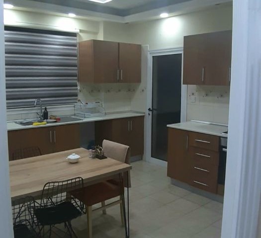TURKISH KOÇANLI 3+1 آپارتمان بزرگ برای فروش در فاماگوستا YENİBOĞAZİÇ