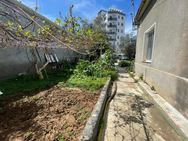 Grundstück mit türkischem Cob geeignet für mehrstöckigen Bau in der Region Yenişehir