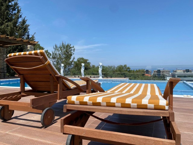 Völlig freistehende, luxuriöse, private Villa mit privatem Pool und Whirlpool, komplett möbliert zu vermieten!🍀