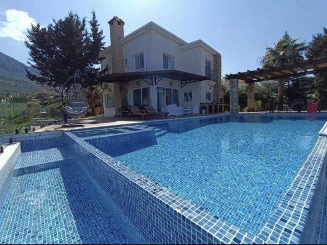 Girne'nin En Özel Bölgesi Zeytinlik'te Huzur Vaadeden Villa! Villa Promising Peace and Tranquility in Zeytinlik, Kyrenia's Most Special Area!