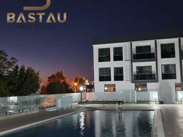 LUXUS-2+1-WOHNUNG ZUM VERKAUF AUF EINEM GRUNDSTÜCK MIT POOL IN ALSANCAK