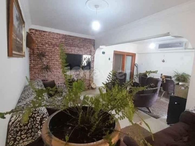 Girne de 2+2 SATILIK DAİRE 