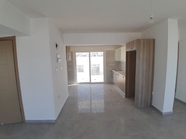 2+1 PENTHOUSE ZU VERKAUFEN MIT BERG- UND MEERBLICK IM ZENTRUM VON KYRENIA