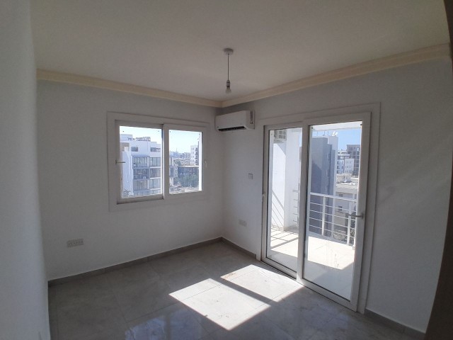 2+1 PENTHOUSE ZU VERKAUFEN MIT BERG- UND MEERBLICK IM ZENTRUM VON KYRENIA