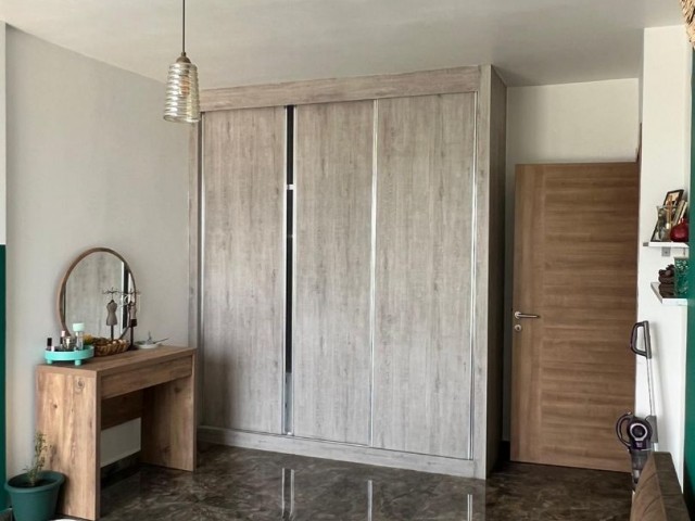 GİRNE MERKEZDE ORTAK HAVUZLU LÜKS 3+1 SATILIK DAİRE