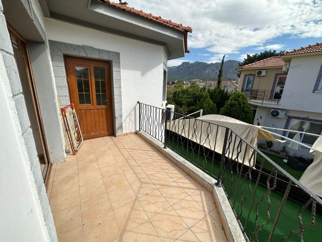 GELEGENHEIT IN PERFEKTER LAGE IN KYRENIA, ALSANCAK 2+1 TWIN VILLA