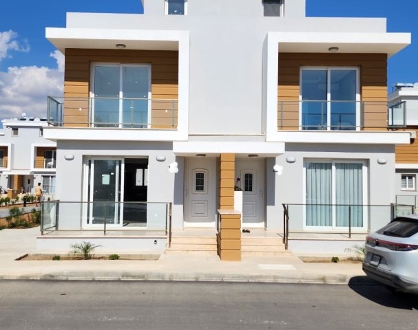آپارتمان 2+1 برای فروش در İSKEKE LONG BEACH