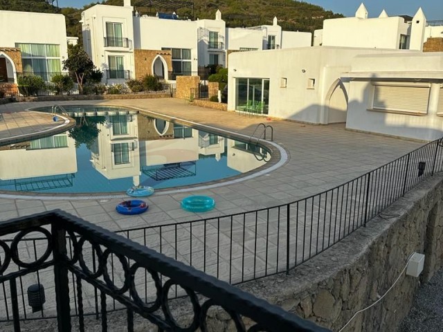 Villa for sale in Karsiyaka center 3+1