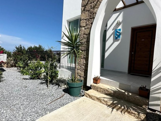 Villa for sale in Karsiyaka center 3+1