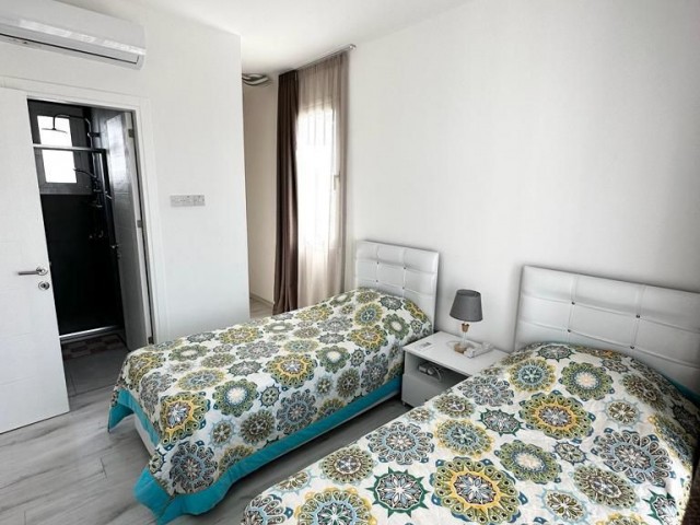 Villa for sale in Karsiyaka center 3+1