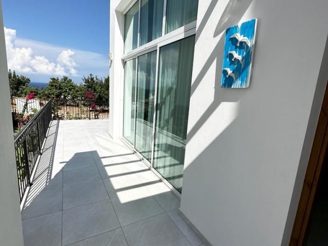 Villa for sale in Karsiyaka center 3+1