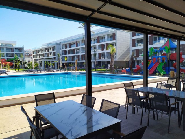 Courtyard (Long Beach)'da mobilya ve ev aletleriyle birlikte satılık lüks 2+1 daire