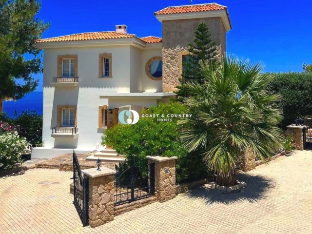 Sole agency * Exquisite 3 Bedroom Villa with Private Swimming Pool in Esentepe