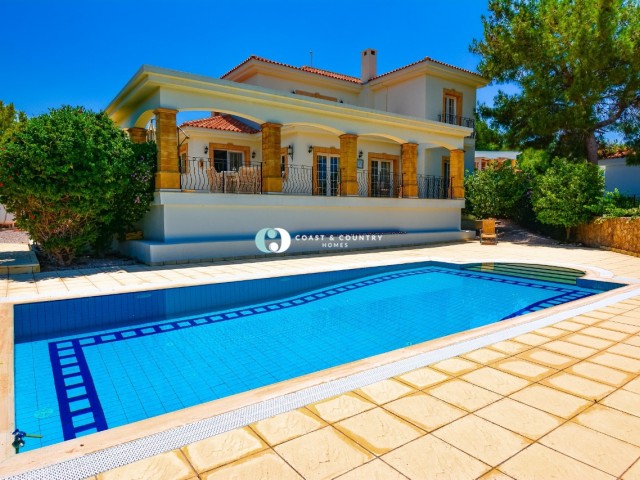 Einzelagentur * Elegante Villa mit 3 Schlafzimmern und privatem Pool in Esentepe