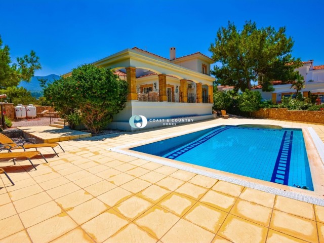 Einzelagentur * Elegante Villa mit 3 Schlafzimmern und privatem Pool in Esentepe