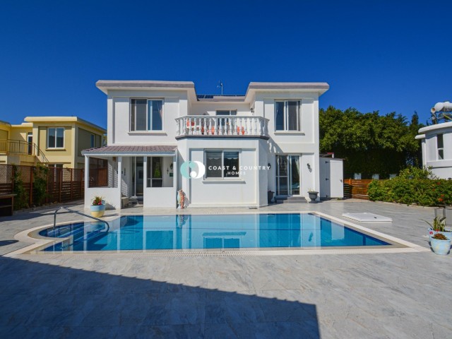 Sole agency* 3 Bedroom Detached Resale Villa *Private Pool * Mountain Views