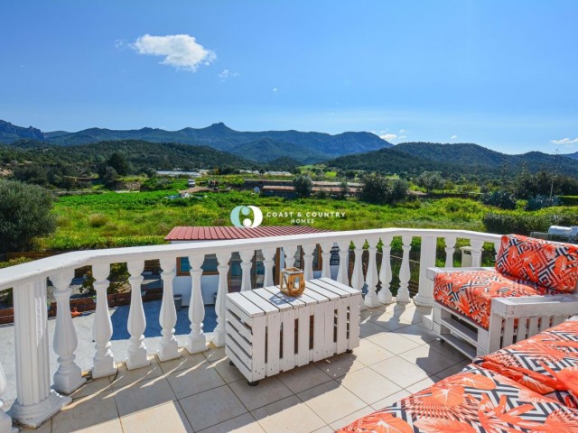 Sole agency* 3 Bedroom Detached Resale Villa *Private Pool * Mountain Views