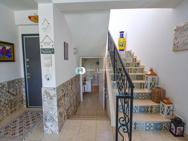 Sole agency* 3 Bedroom Detached Resale Villa *Private Pool * Mountain Views