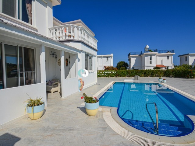 Sole agency* 3 Bedroom Detached Resale Villa *Private Pool * Mountain Views