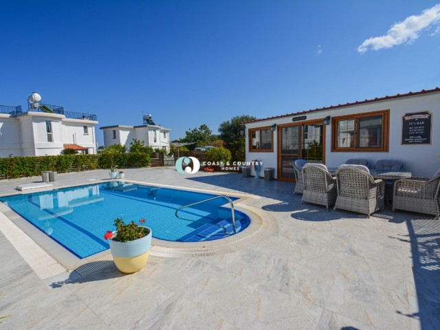 Sole agency* 3 Bedroom Detached Resale Villa *Private Pool * Mountain Views