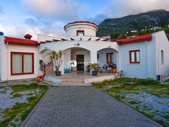 Karmi-Bungalow mit 3 Schlafzimmern und privatem Pool * Meer- und Bergblick