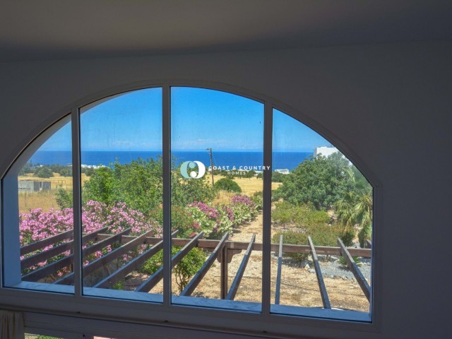 Sole Agency* Cozy 2 Bed Duplex Garden Apartment with Communal Facilities * Sea Views