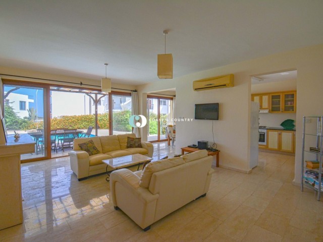 Lovely 3 Bedroom Villa in Fabulous Location* Full Title Deed in Vendor's Name