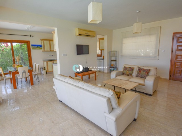 Lovely 3 Bedroom Villa in Fabulous Location* Full Title Deed in Vendor's Name