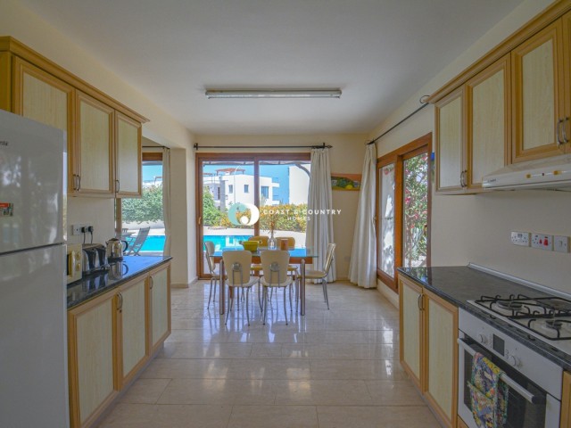 Lovely 3 Bedroom Villa in Fabulous Location* Full Title Deed in Vendor's Name