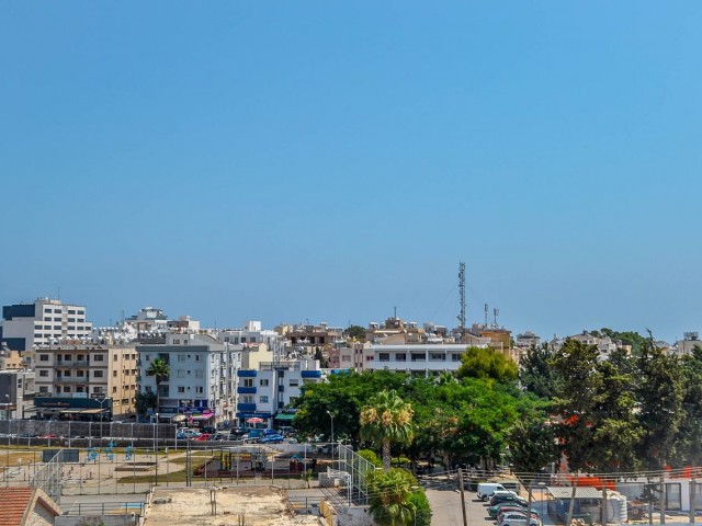 PENTHOUSE ZUM VERKAUF IM ZENTRUM VON MAGUSA 1+1 VOLL MÖBLIERTES TÜRKISCHES KOÇANLI