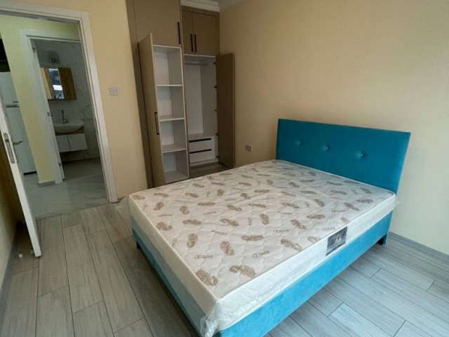 **ALSANCAK'TA SIFIR BİNA YENİ EŞYALI KİRALIK 2+1 DAİRE** 