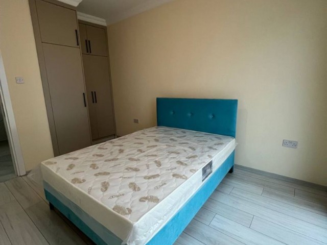 **ALSANCAK'TA SIFIR BİNA YENİ EŞYALI KİRALIK 2+1 DAİRE** 