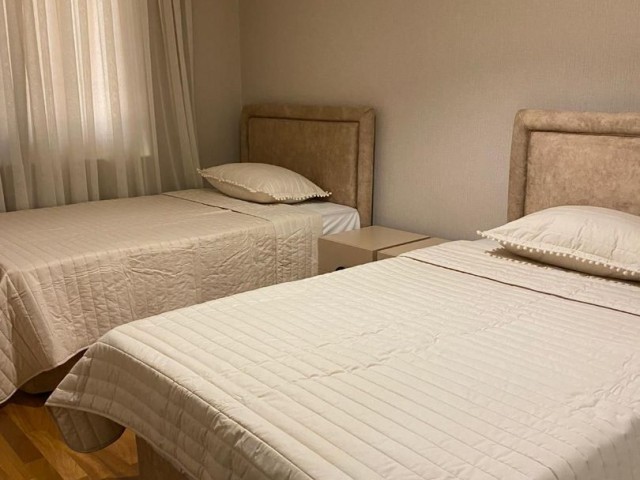 --3-ZIMMER-WOHNUNG ZUM VERKAUF IN DER TÜRKISCHEN TITEL-LUXUSRESIDENZ IM KYRENIA-ZENTRUM--