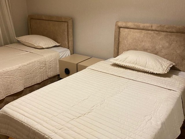 --3-ZIMMER-WOHNUNG ZUM VERKAUF IN DER TÜRKISCHEN TITEL-LUXUSRESIDENZ IM KYRENIA-ZENTRUM--