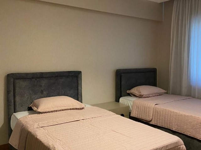 --3-ZIMMER-WOHNUNG ZUM VERKAUF IN DER TÜRKISCHEN TITEL-LUXUSRESIDENZ IM KYRENIA-ZENTRUM--