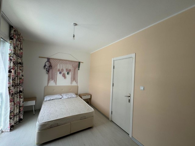 ***VOLLSTÄNDIG MÖBLIERTE 2-ZIMMER-WOHNUNG IN ALSANCAK ZU VERMIETEN ***