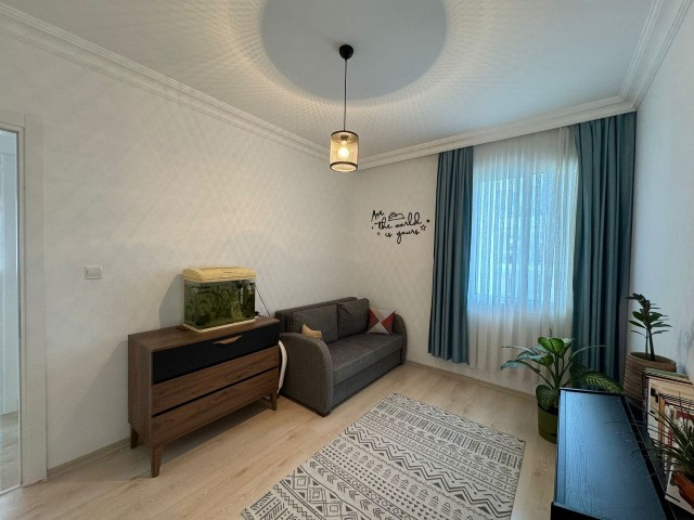 ***FULLY FURNISHED 3 BEDROOM FLAT FOR SALE IN ALSANCAK WITH POOL, WALKING DISTANCE TO THE BEACH, MARKETS AND SCHOOLS***