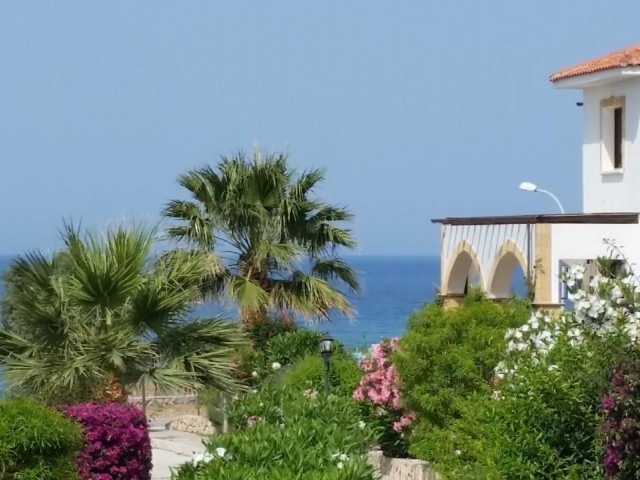 ***2 BEDROOM FLAT FOR SALE IN ESENTEPE, WITH SEA VIEW, POOL, RESTAURANT***