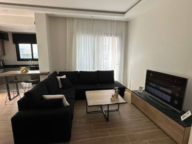 GİRNE MERKEZDE HAVUZLU SİTE İÇERİSİNDE SATILIK LÜKS 2 YATAK ODALI PENTHOUSE 