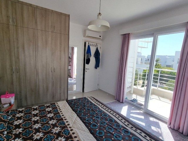 MODERNE 3-ZIMMER-DOPPELVILLA IN EINER ANLAGE DIREKT AM MEER