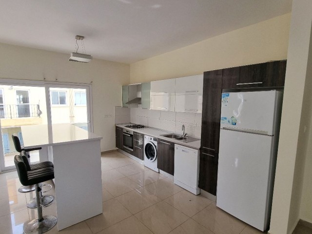 MAĞUSA MERKEZDE 140 m2, EŞYALI 3 YATAK ODALI DAİRE  