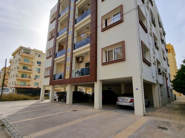 MAĞUSA MERKEZDE 140 m2, EŞYALI 3 YATAK ODALI DAİRE  