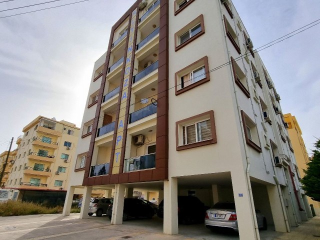 MAĞUSA MERKEZDE 140 m2, EŞYALI 3 YATAK ODALI DAİRE  