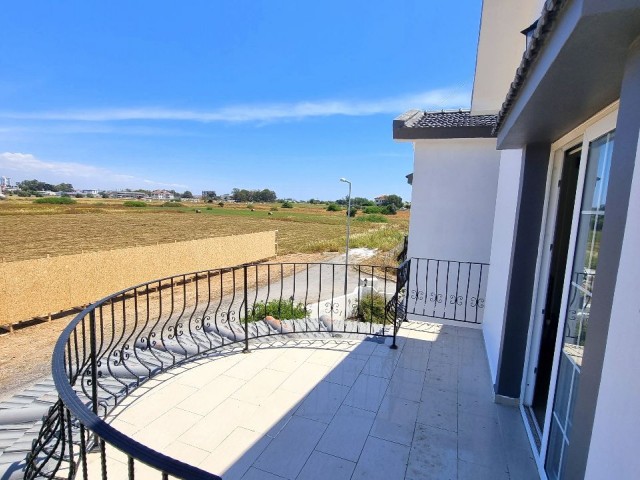 MODERN 4 BEDROOM DETACHED VILLA WITH GOOD SIZE GARDEN 