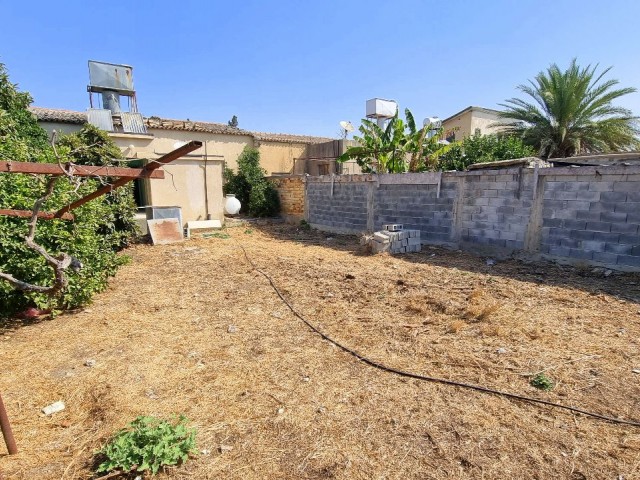 FREISTEHENDES HAUS MIT 3 SCHLAFZIMMERN UND GROSSEM GARTENBEREICH