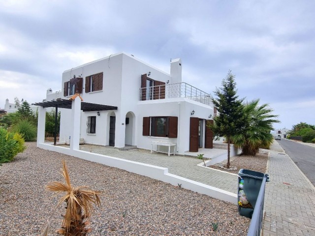 FREISTEHENDE VILLA MIT 4 SCHLAFZIMMERN UND ATEMBERAUBENDEM BLICK AUF DIE KÜSTE