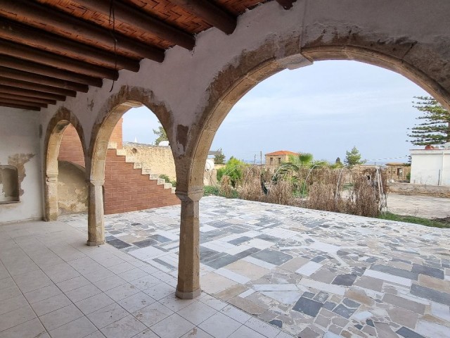 BÜYÜLEYİCİ DENİZ MANZARASIYLA, 6 YATAK ODALI GELENEKSEL KIBRIS EVİ 