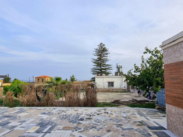 TRADITIONELLES ZYPERNHAUS MIT 6 SCHLAFZIMMERN UND FASZINIERENDEM MEERBLICK