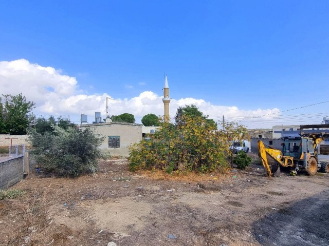 823 M2 ARSA ÜZEİRİNDE RENOVASYONA HAZIR GELENEKSEL KIBRIS EVİ 